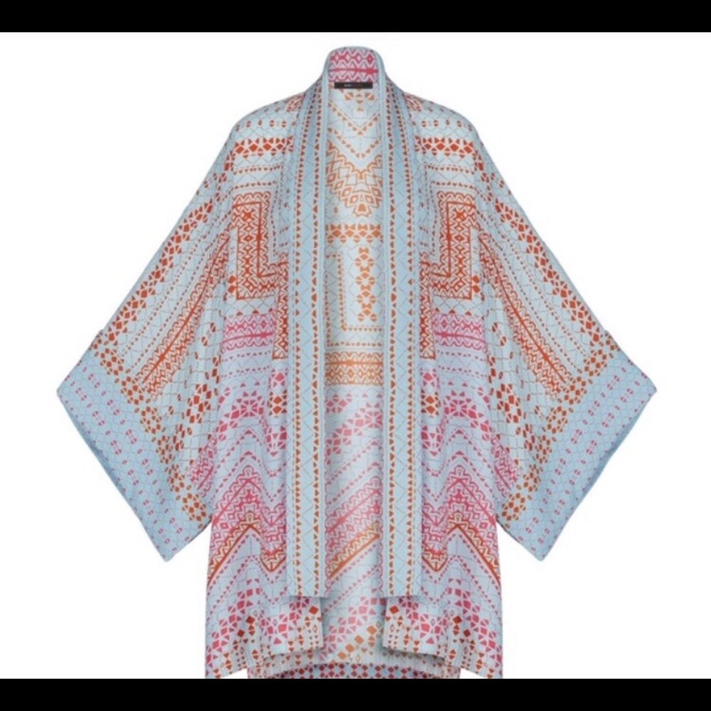 BCBG Kimono top, Geometric print W/ Shorts